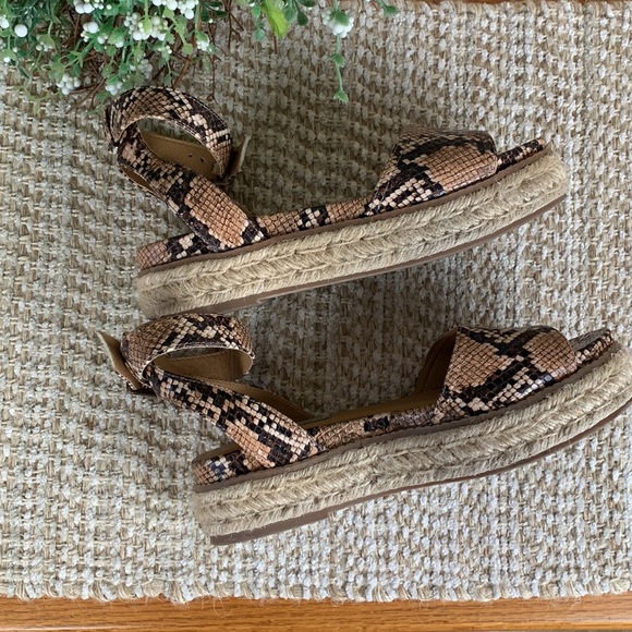 Steve Madden Women’s Gabi Faux Snakeskin Sandals Size 7 - Picture 4 of 9